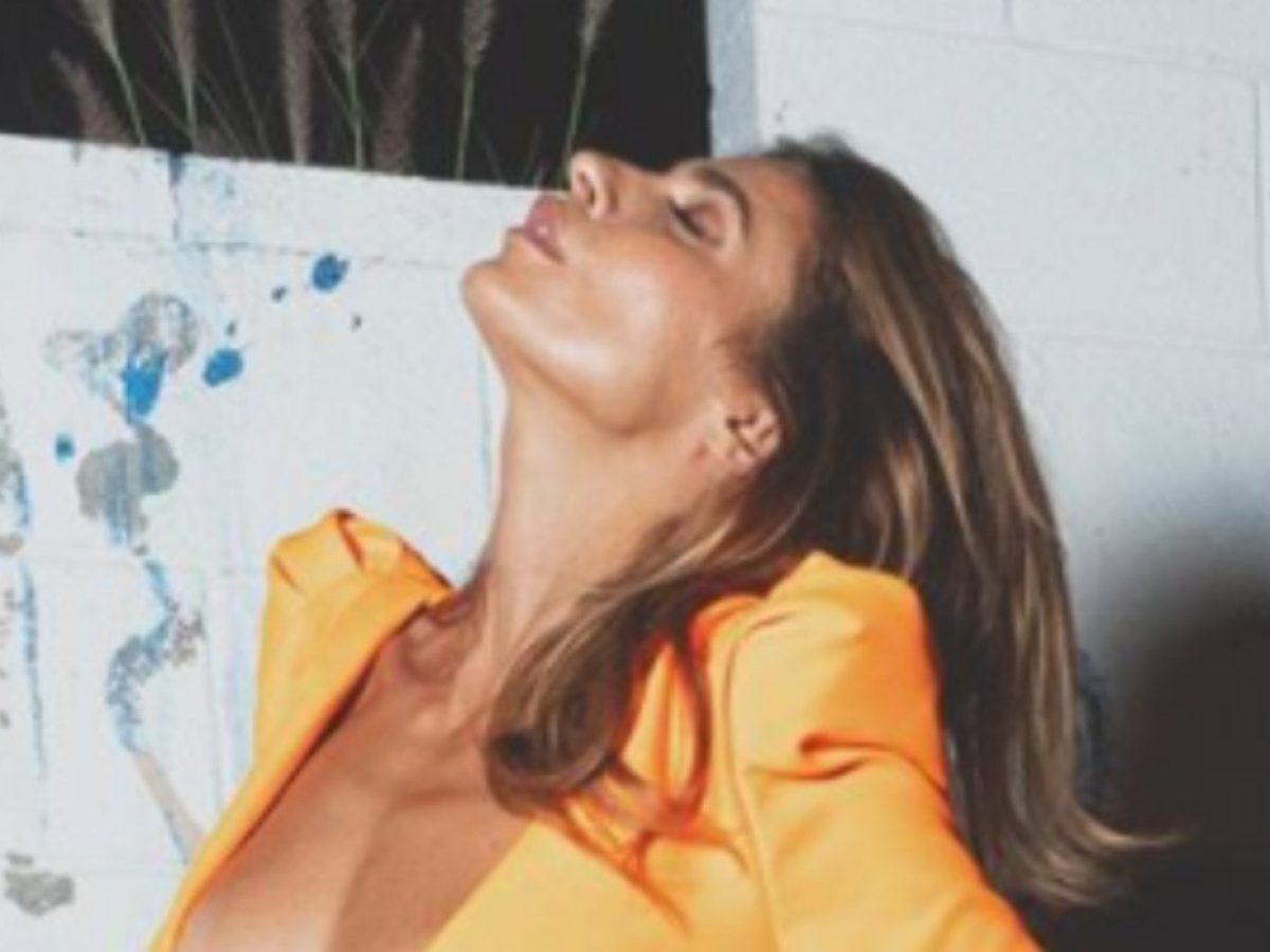 Elisabetta Canalis Blocca Instagram La Scollatura Mostra Tutto